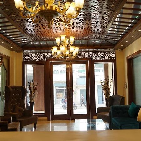 Hotel Sukh Mehal Джаландхар Екстериор снимка