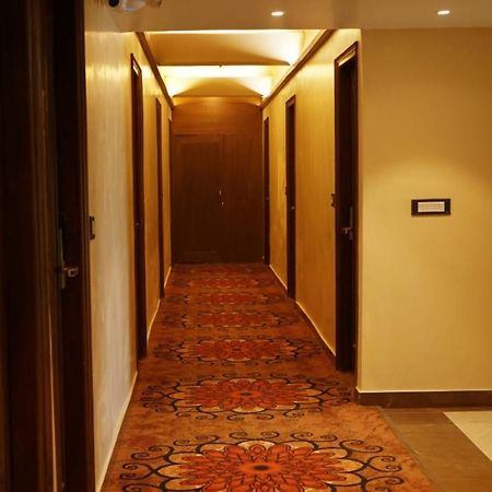 Hotel Sukh Mehal Джаландхар Екстериор снимка