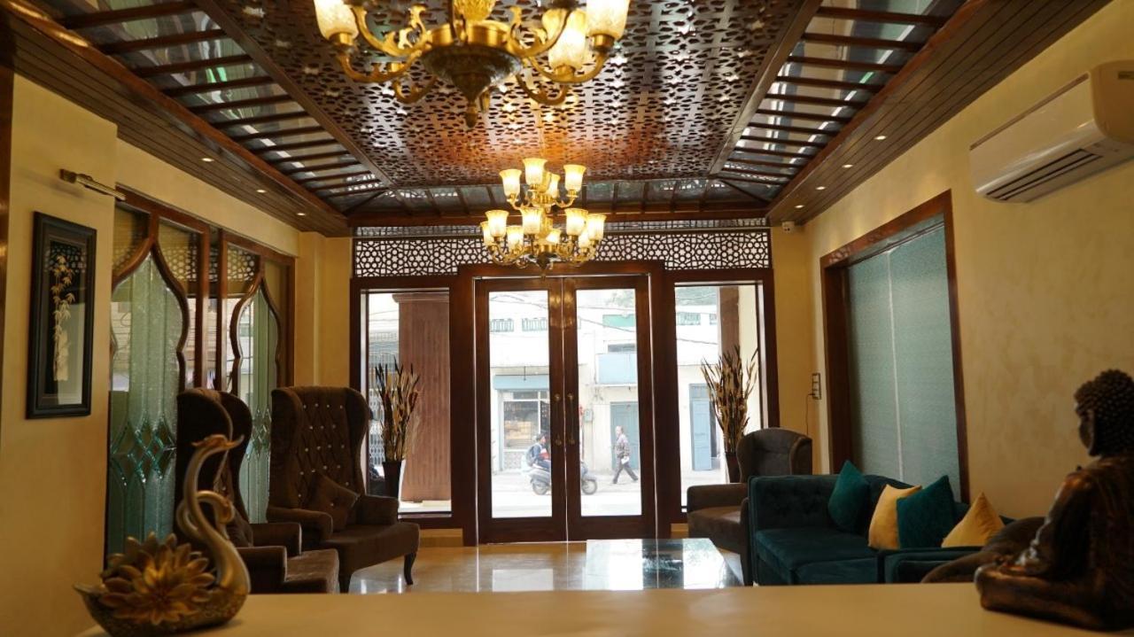Hotel Sukh Mehal Джаландхар Екстериор снимка