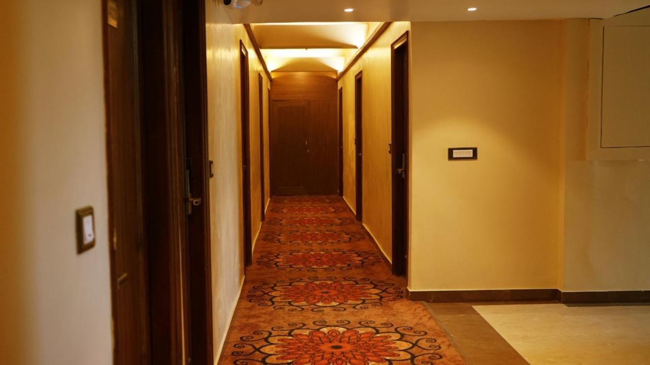 Hotel Sukh Mehal Джаландхар Екстериор снимка
