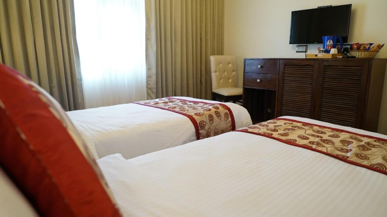 Hotel Sukh Mehal Джаландхар Екстериор снимка