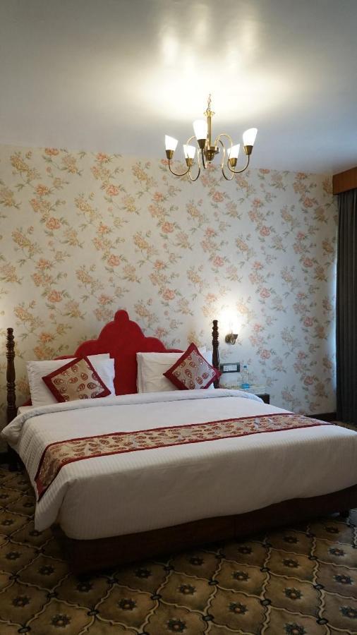 Hotel Sukh Mehal Джаландхар Екстериор снимка