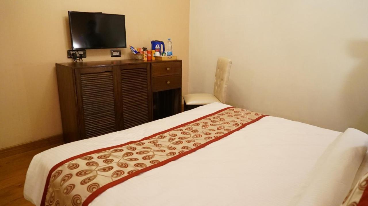 Hotel Sukh Mehal Джаландхар Екстериор снимка